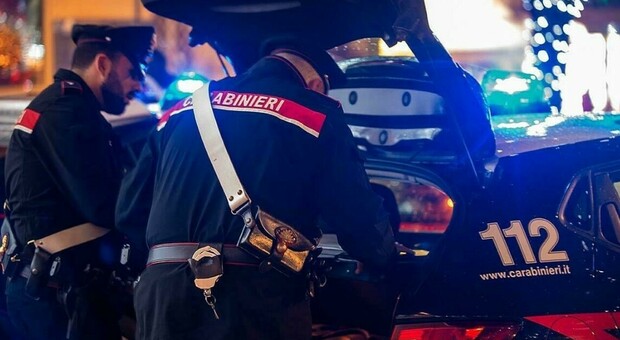 Tre anni di terrore tra spari, bombe e incendi: arrestato un 49enne per atti persecutori