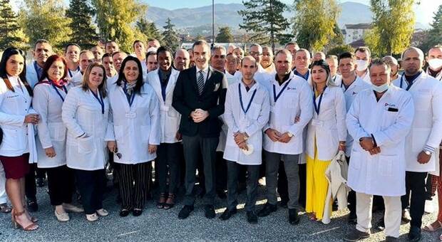 La Calabria sfida Trump, Occhiuto: «I medici cubani restano qui o chiudiamo gli ospedali»
