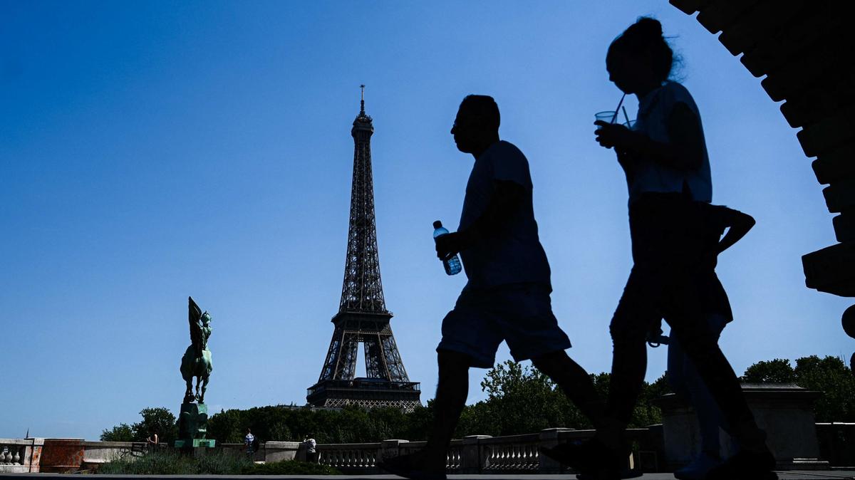 Le oasi verdi di Parigi, il gemello digitale di SIngapore e i tetti riflettenti di Freetown: tre modelli contro il caldo atroce