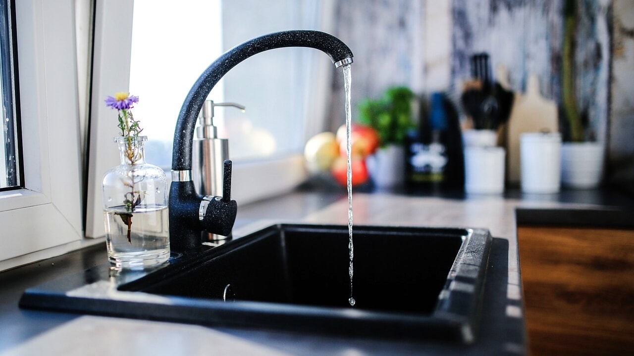 Paghiamo anche l'acqua che non consumiamo